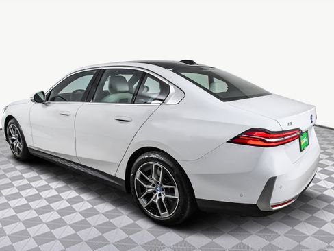 Used 2025 BMW i5 eDrive40i w/ Executive Package image 6