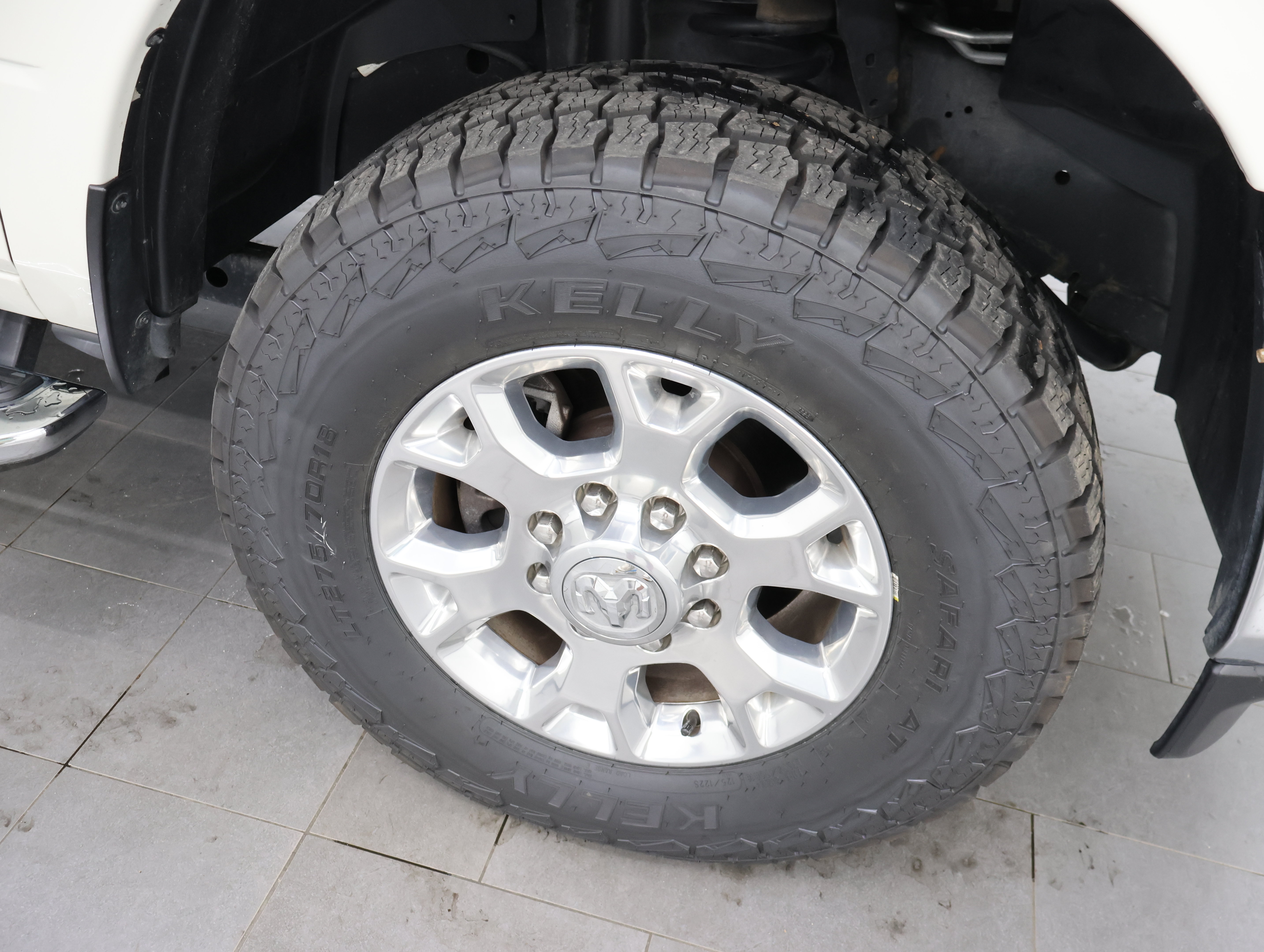 Used 2024 RAM 2500 Laramie AWD/4WD image 3