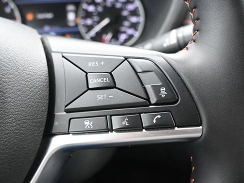 Used 2025 Nissan Sentra SR FWD image 12