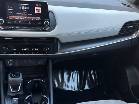 Used 2023 Nissan Rogue SV FWD image 18