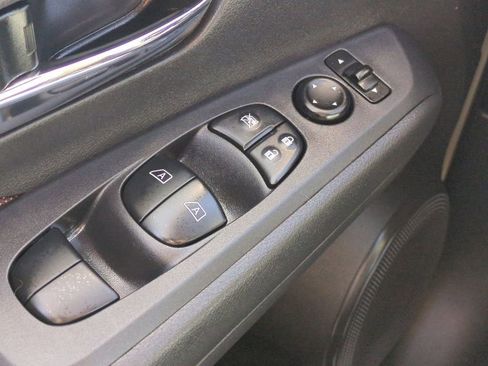 Used 2021 Nissan Kicks SR image 21