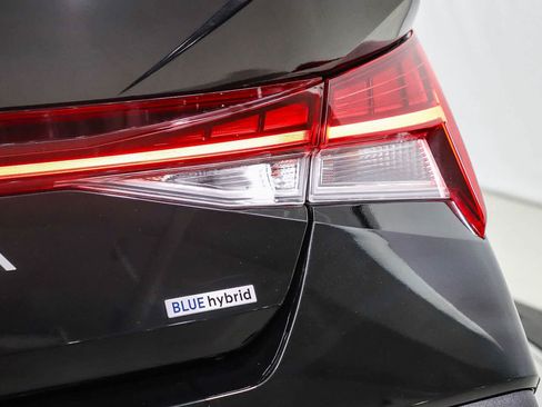Used 2025 Hyundai Elantra Hybrid FWD image 11