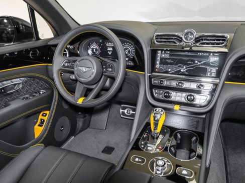 Used 2024 Bentley Bentayga Azure V8 image 27