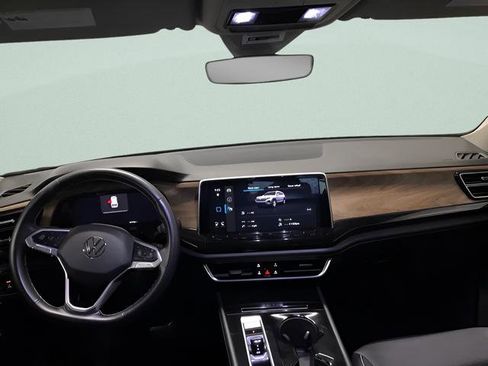 Used 2025 Volkswagen Atlas SE image 11