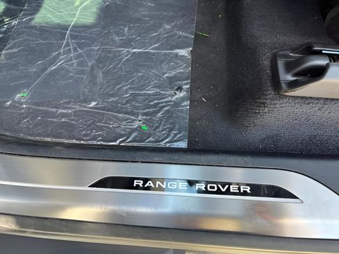 Used 2025 Land Rover Range Rover Sport image 25