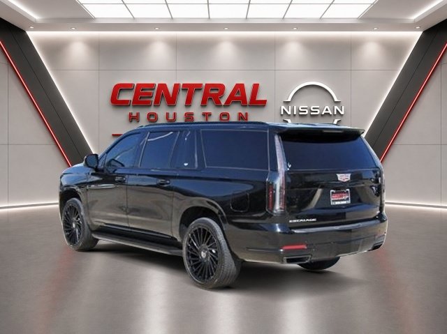 Used 2025 Cadillac Escalade ESV Sport AWD/4WD image 3