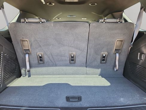 Used 2024 GMC Yukon SLT AWD/4WD image 11