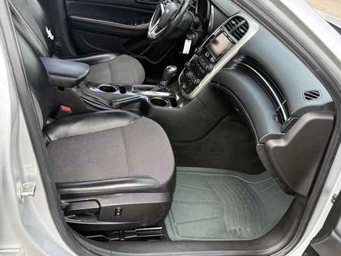 Used 2015 Chevrolet Malibu LT FWD image 16