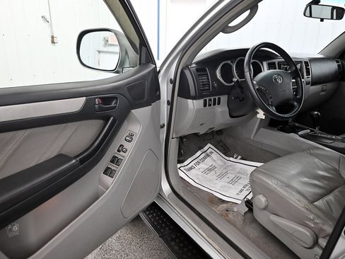 Used 2005 Toyota 4Runner SR5 image 3
