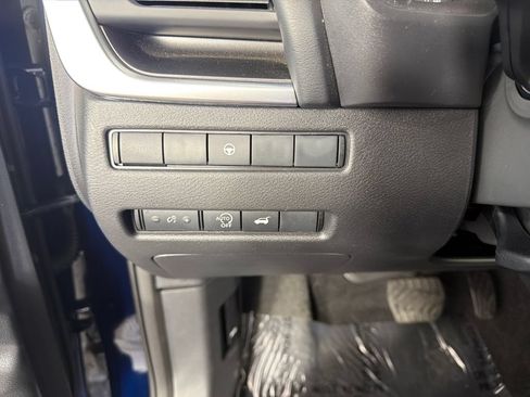 Used 2025 Nissan Rogue SV FWD image 15
