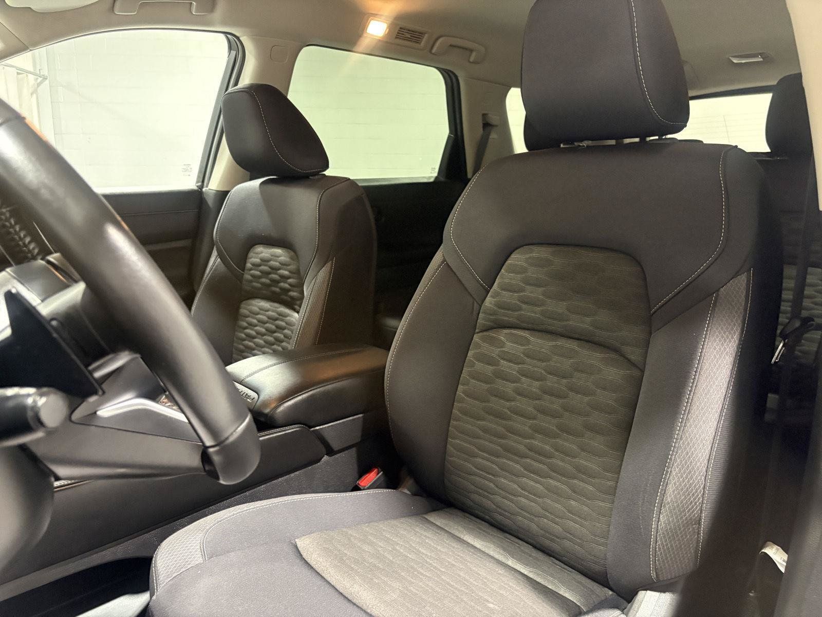 Used 2024 Nissan Pathfinder SV AWD/4WD image 3