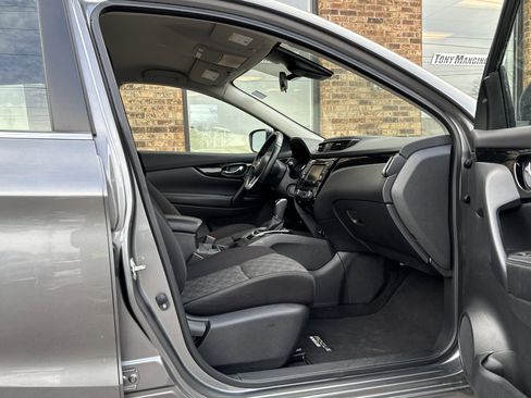 Used 2021 Nissan Rogue Sport SV image 13