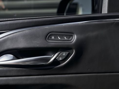 Used 2023 Cadillac Escalade V w/ LPO, ONYX Package image 33