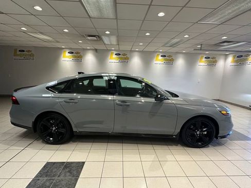 Used 2025 Honda Accord Sport image 3