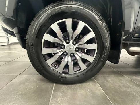 Used 2022 Toyota Tacoma Limited AWD/4WD image 32