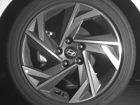 Used 2025 Hyundai Elantra SEL image 12