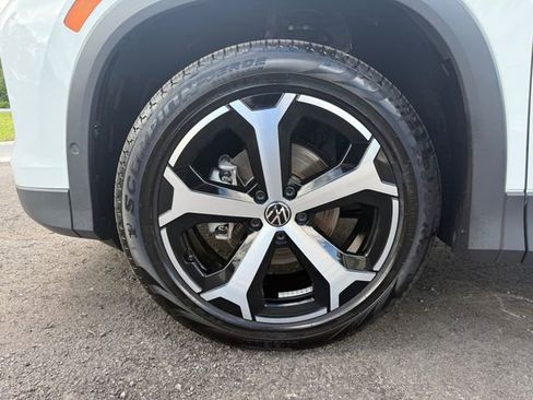 Used 2025 Volkswagen Tiguan SE FWD image 15