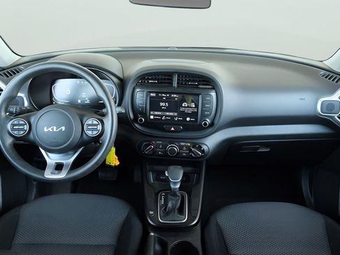 Used 2023 Kia Soul LX FWD image 4