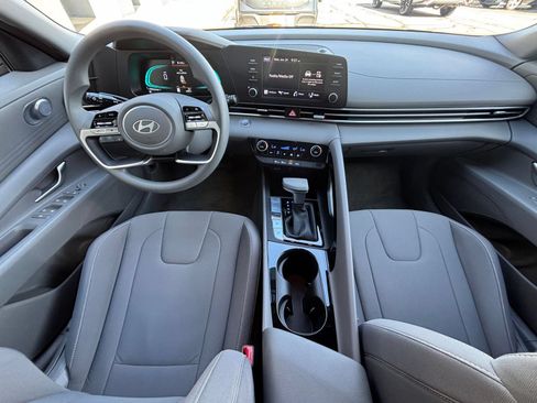 Used 2026 Hyundai Elantra Hybrid FWD image 33