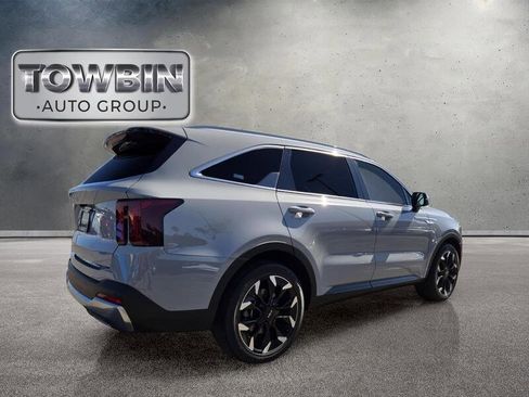 Certified 2024 Kia Sorento EX w/ Panoramic Sunroof Package FWD image 5