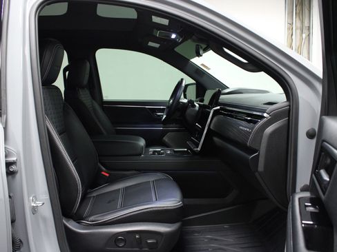 Used 2024 GMC Sierra EV Denali image 16