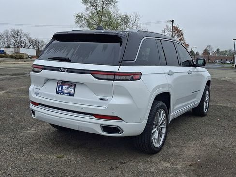 Used 2023 Jeep Grand Cherokee Summit w/ Luxury Tech Group V image 11