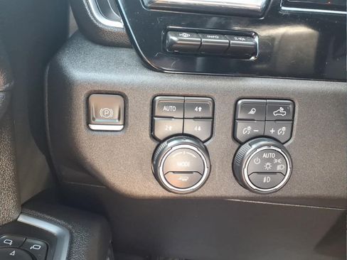 Used 2024 Chevrolet Silverado 2500 High Country w/ High Country Premium Package AWD/4WD image 22