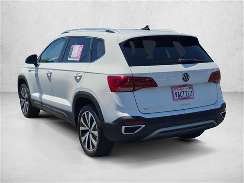 Used 2022 Volkswagen Taos SE FWD image 8