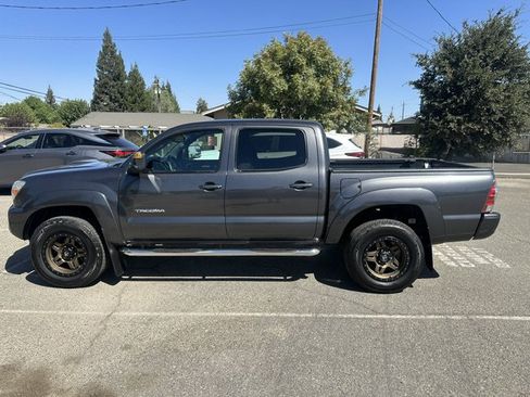 Used 2013 Toyota Tacoma PreRunner w/ TRD Sport Pkg RWD image 4