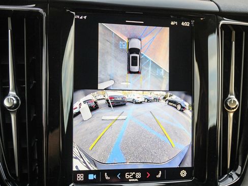 Used 2025 Volvo XC60 B5 Plus image 26