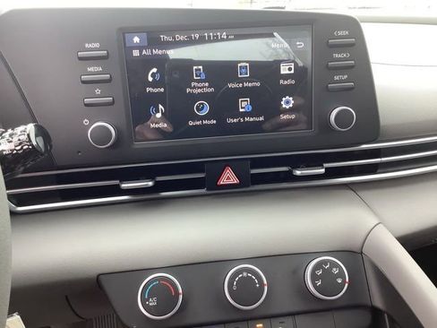 Used 2025 Hyundai Elantra SE image 31