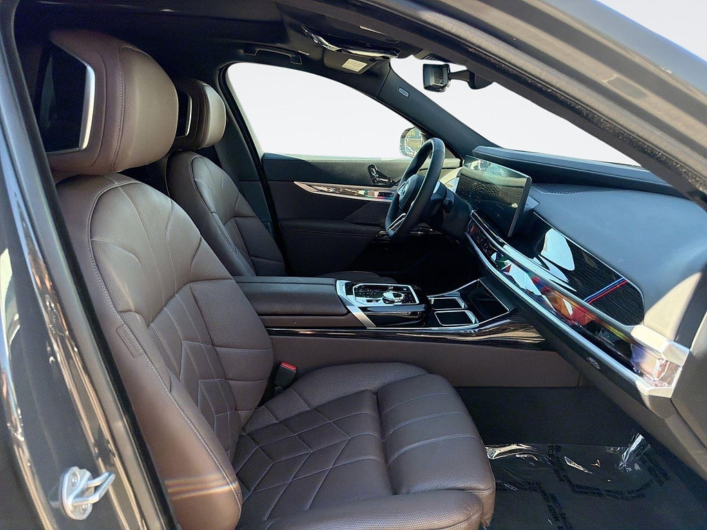 Used 2026 BMW i7 eDrive50 w/ M Sport Package RWD image 31