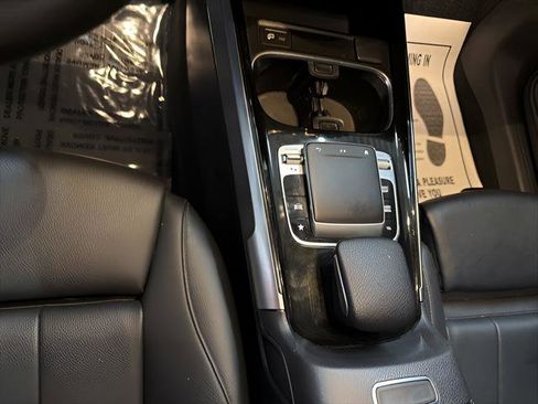 Used 2020 Mercedes-Benz GLB 250 4MATIC image 17
