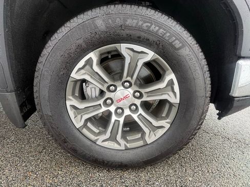 Certified 2025 GMC Sierra 1500 SLT image 10