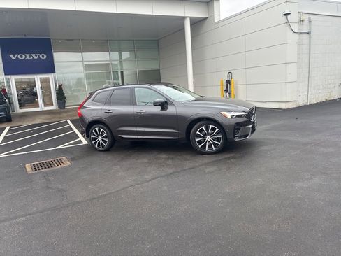 Certified 2025 Volvo XC60 B5 Plus image 2