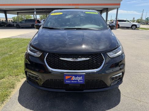 Used 2025 Chrysler Pacifica Select FWD image 8
