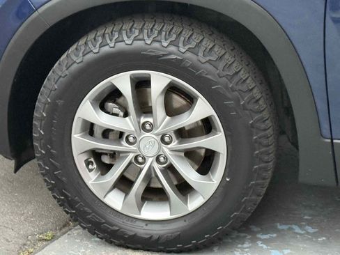 Used 2020 Hyundai Santa Fe SE image 16