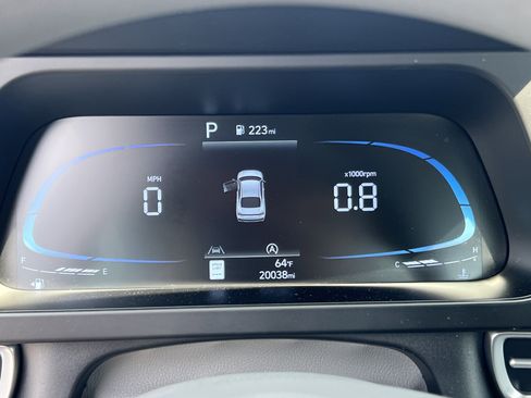 Used 2025 Hyundai Elantra SE image 30