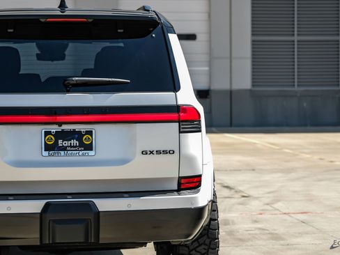 Used 2025 Lexus GX 550 w/ Accessory Package (2T) image 14