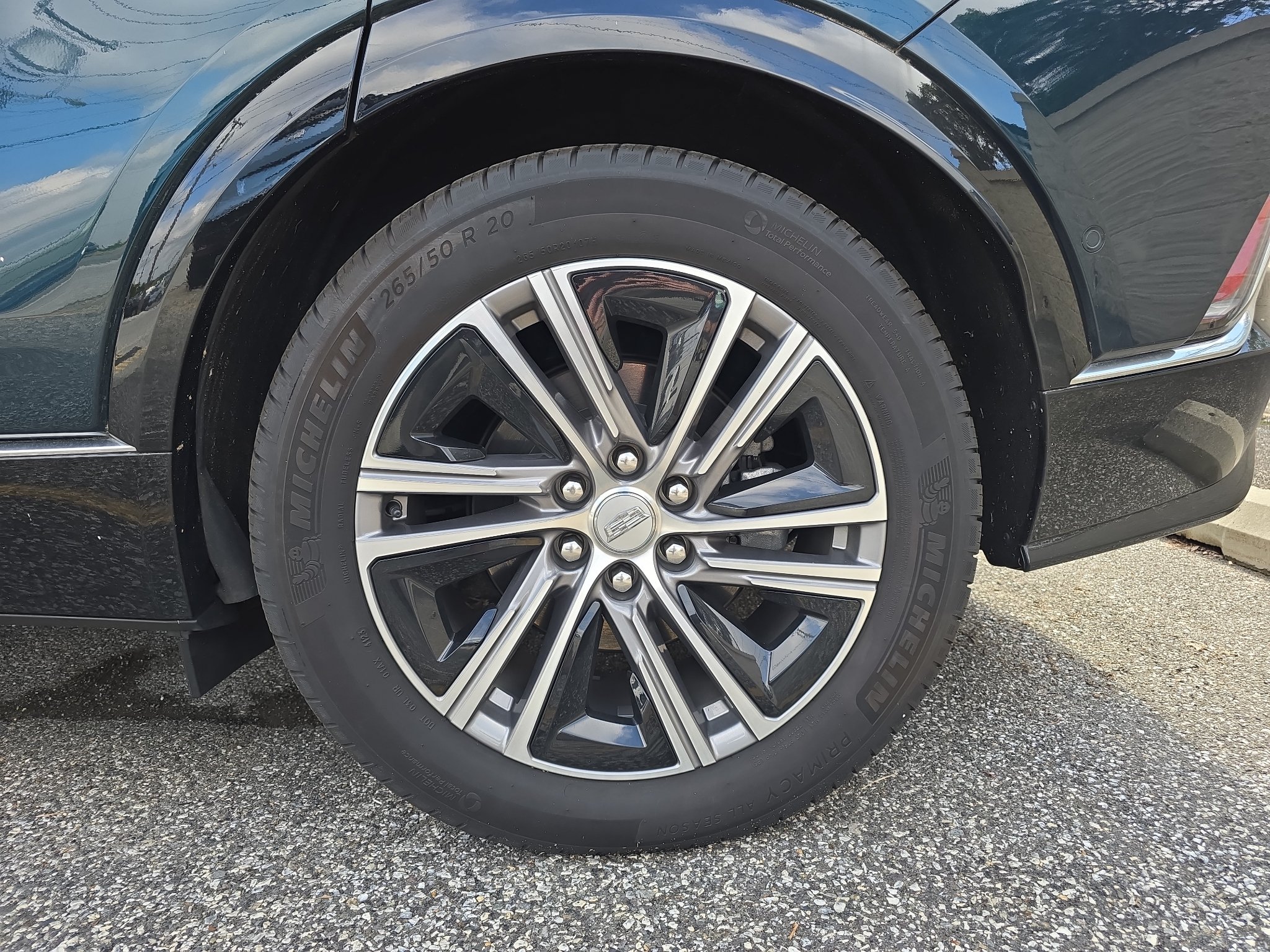 Used 2024 Cadillac Lyriq Luxury AWD/4WD image 8