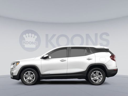 Used 2024 GMC Terrain SLE w/ Driver Convenience Package image 2