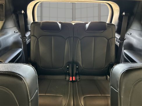 Used 2025 Jeep Grand Cherokee L Limited w/ Black Appearance Package image 31