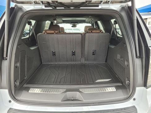 New 2026 Chevrolet Suburban High Country AWD/4WD image 6