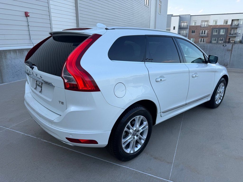 Used 2016 Volvo XC60 T5 Premier w/ Proximity Package FWD image 3