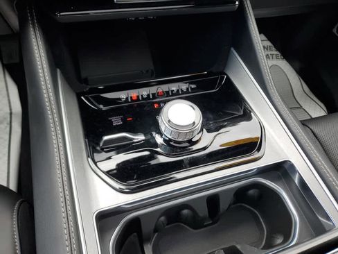 Used 2025 Jeep Wagoneer Series II w/ Premium Group I image 20