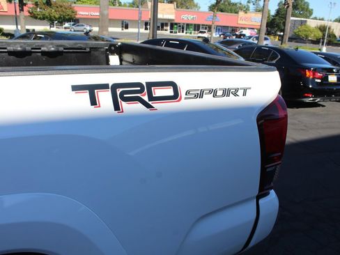 Used 2019 Toyota Tacoma TRD Sport w/ Technology Package RWD image 15