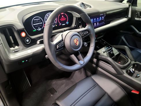 New 2026 Porsche Cayenne Coupe image 4