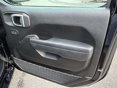Used 2025 Jeep Wrangler Sport AWD/4WD image 19
