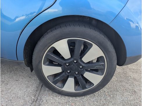Used 2018 Kia Soul + FWD image 9