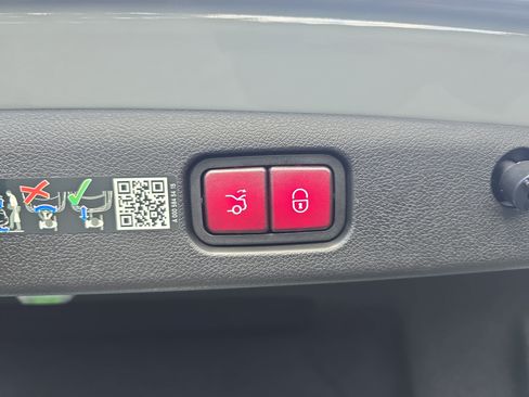 Certified 2025 Mercedes-Benz E 350 4MATIC Sedan image 13